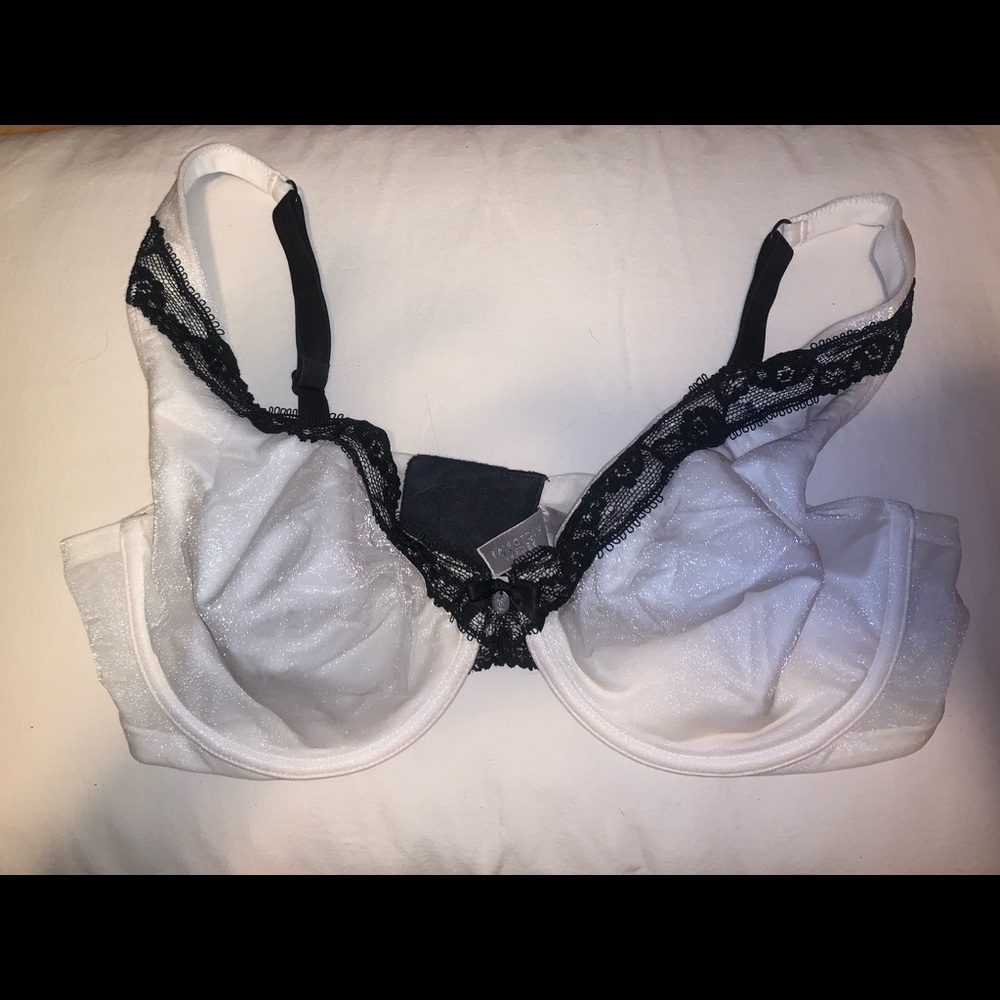 NWOT VS with w/ Black lace bra 38D